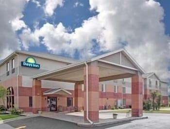 Days Inn By Wyndham Madison Ne/Windsor Bagian luar foto